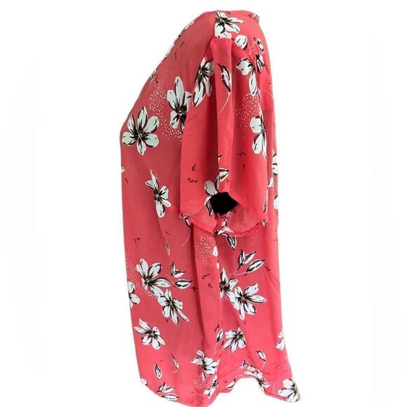 TORRID Coral Floral Ruffle Back Challis
Blouse size 1 - Picture 7 of 9
